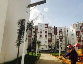 Popilè 40W tout nan yon sèl pouvwa solè limyè lari yo